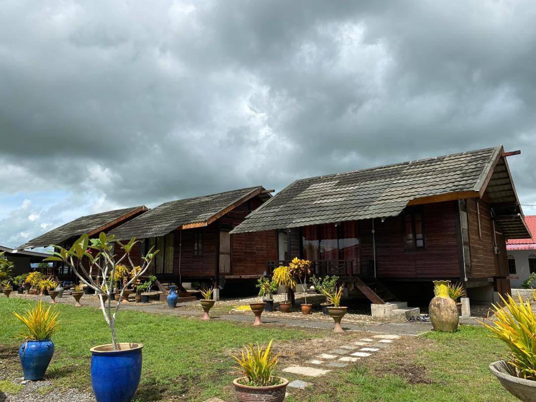 Tamteh Homestay Ayer Hitam Buitenkant foto