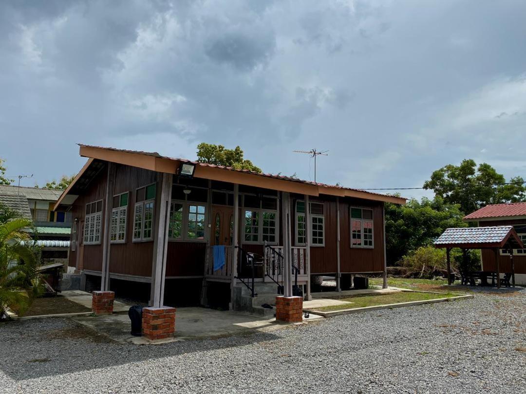 Tamteh Homestay Ayer Hitam Buitenkant foto