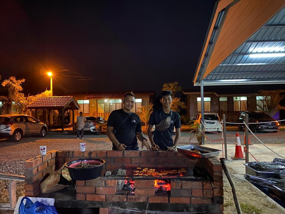 Tamteh Homestay Ayer Hitam Buitenkant foto