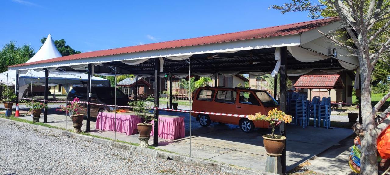 Tamteh Homestay Ayer Hitam Buitenkant foto