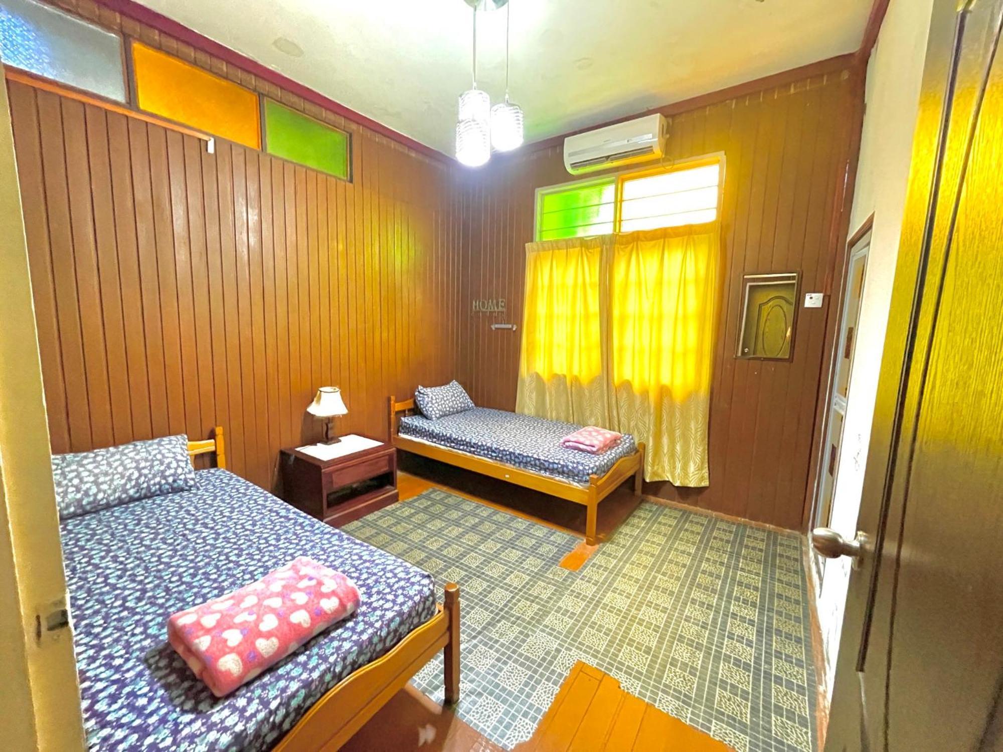 Tamteh Homestay Ayer Hitam Buitenkant foto
