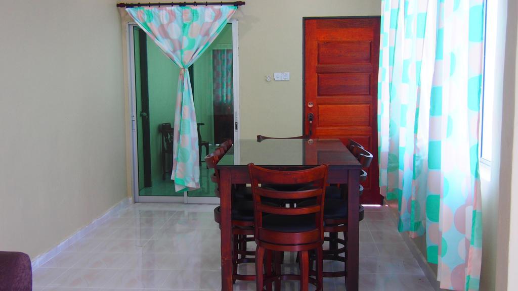 Tamteh Homestay Ayer Hitam Buitenkant foto